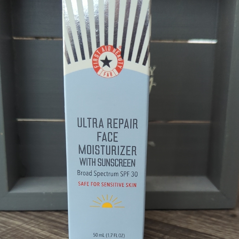 First Aid Beauty Ultra Repair Face Moisturizer with Sunscreen SPF 30